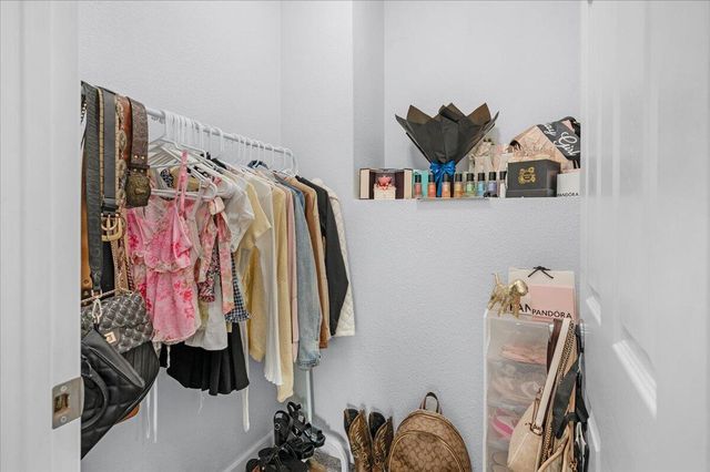 2423 E Vassar Drive, Visalia, CA 93292