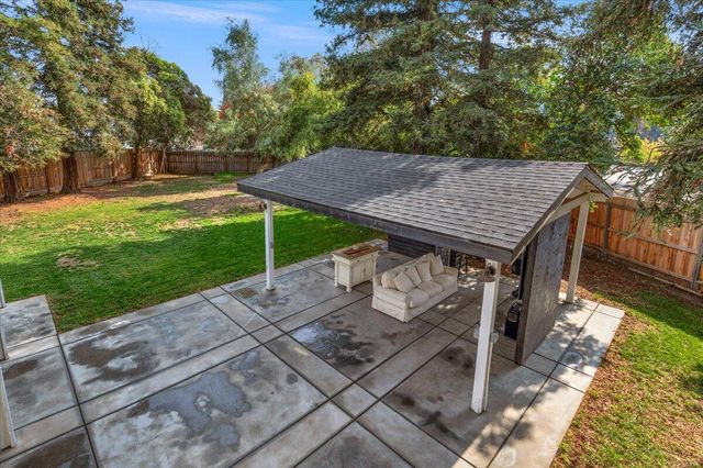 2423 E Vassar Drive, Visalia, CA 93292