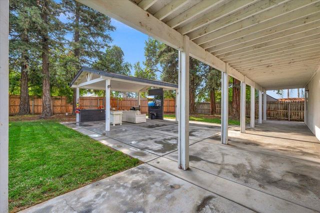 2423 E Vassar Drive, Visalia, CA 93292