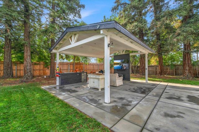 2423 E Vassar Drive, Visalia, CA 93292