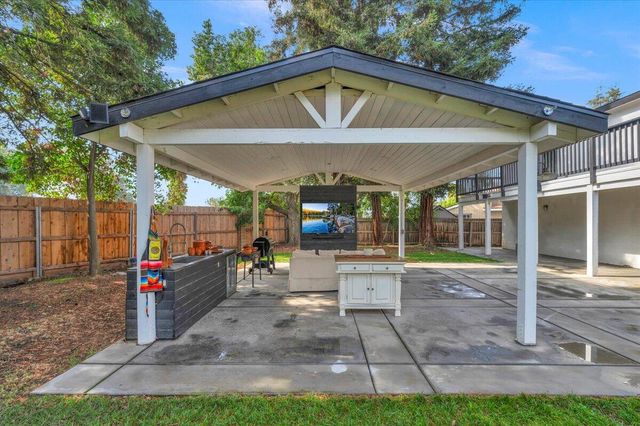 2423 E Vassar Drive, Visalia, CA 93292