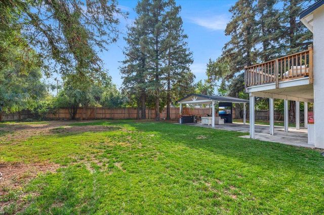 2423 E Vassar Drive, Visalia, CA 93292
