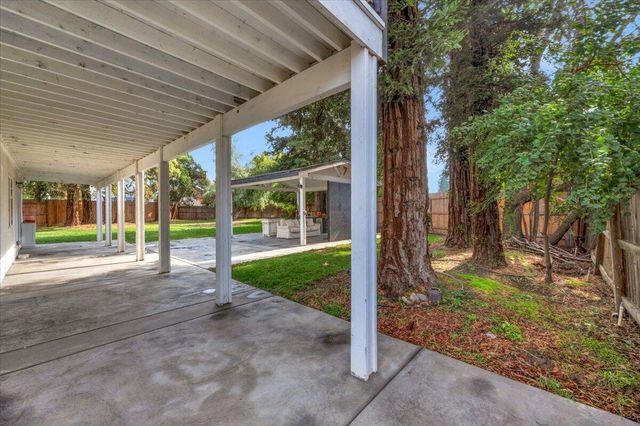2423 E Vassar Drive, Visalia, CA 93292