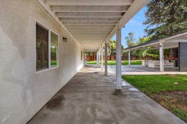 2423 E Vassar Drive, Visalia, CA 93292