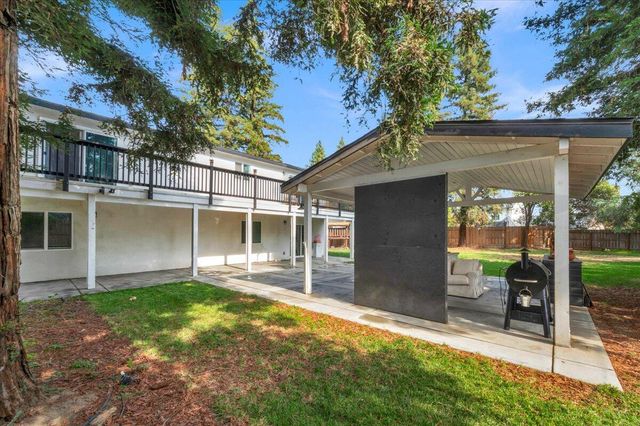 2423 E Vassar Drive, Visalia, CA 93292