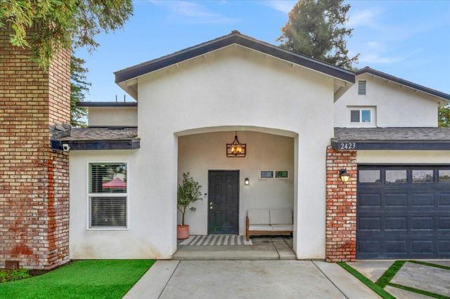 2423 E Vassar Drive, Visalia, CA 93292