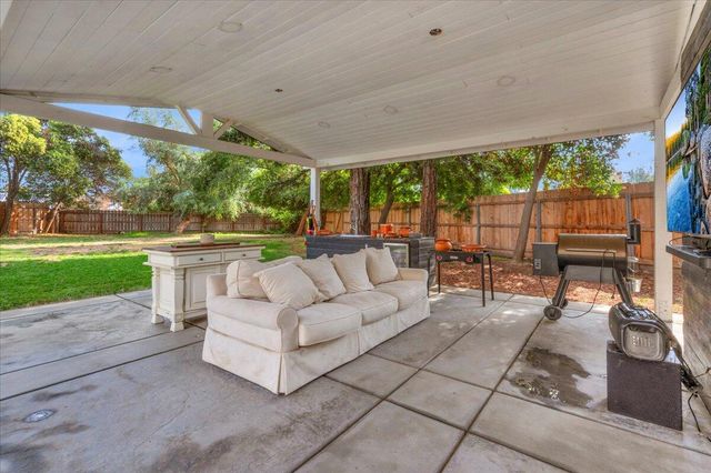 2423 E Vassar Drive, Visalia, CA 93292