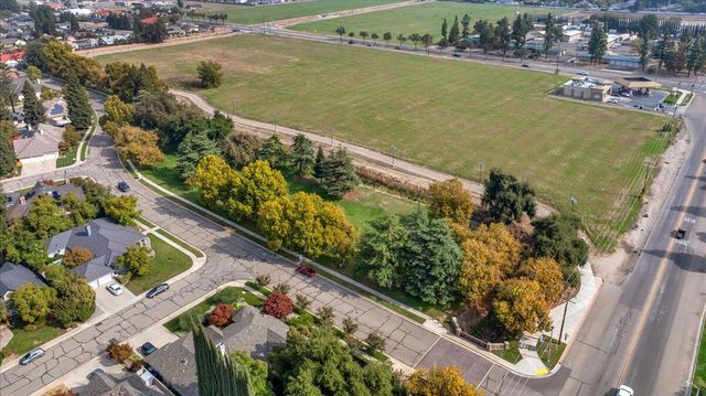 2423 E Vassar Drive, Visalia, CA 93292