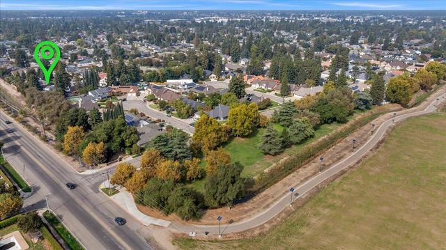 2423 E Vassar Drive, Visalia, CA 93292