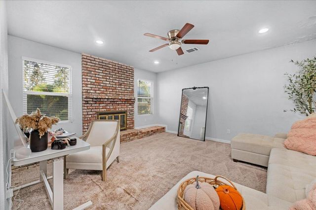 2423 E Vassar Drive, Visalia, CA 93292