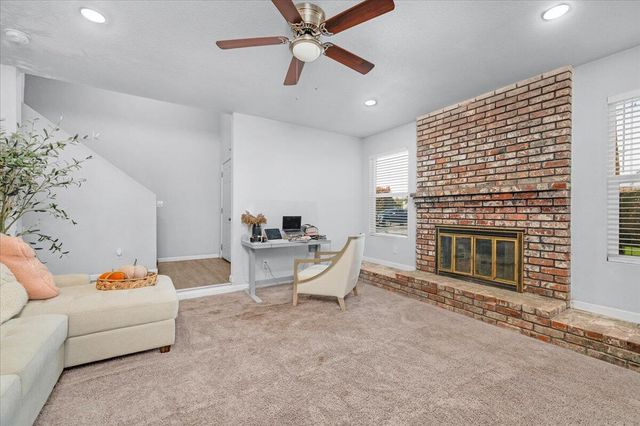 2423 E Vassar Drive, Visalia, CA 93292