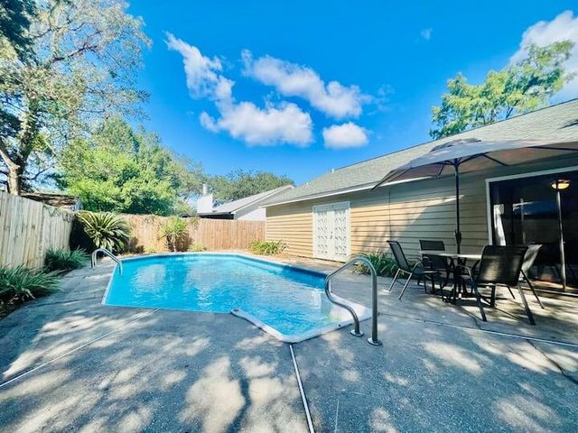289 Honeysuckle Way, Niceville, FL 32578