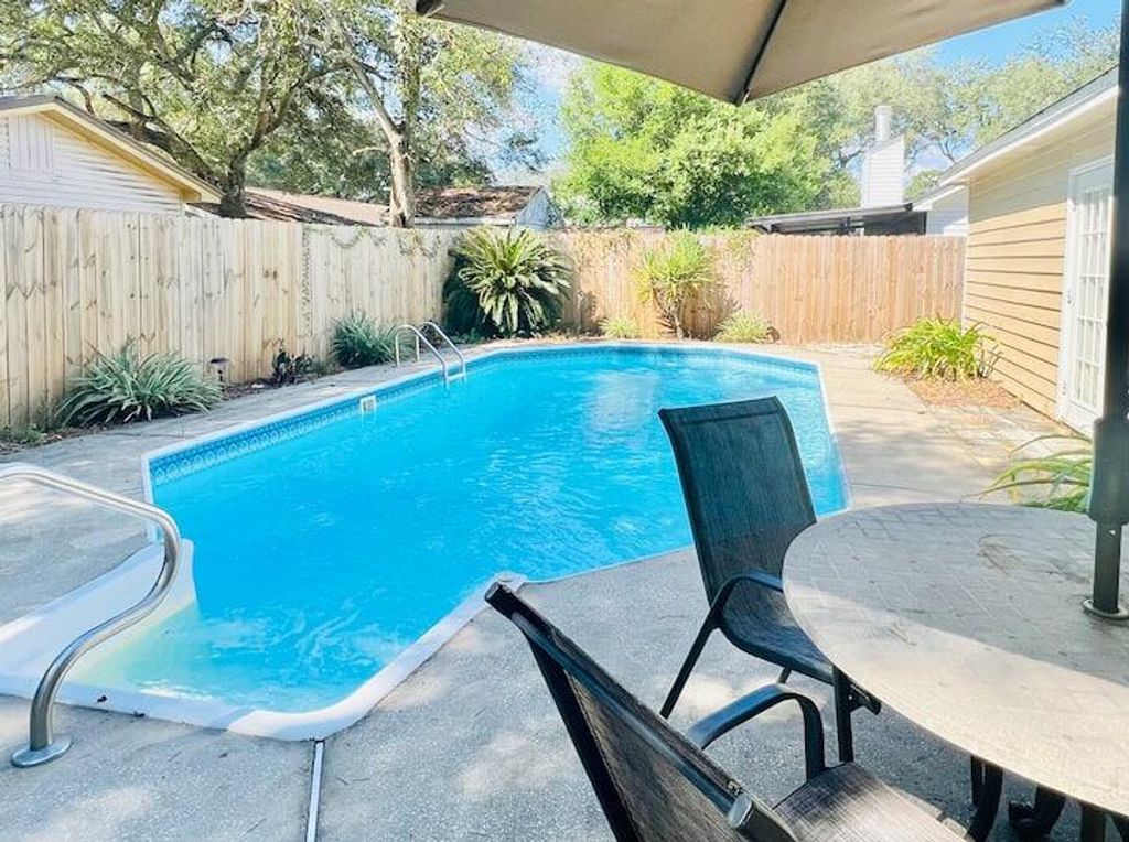 289 Honeysuckle Way, Niceville, FL 32578