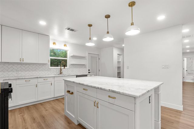 409 Avenue R, Marble Falls, TX 78654