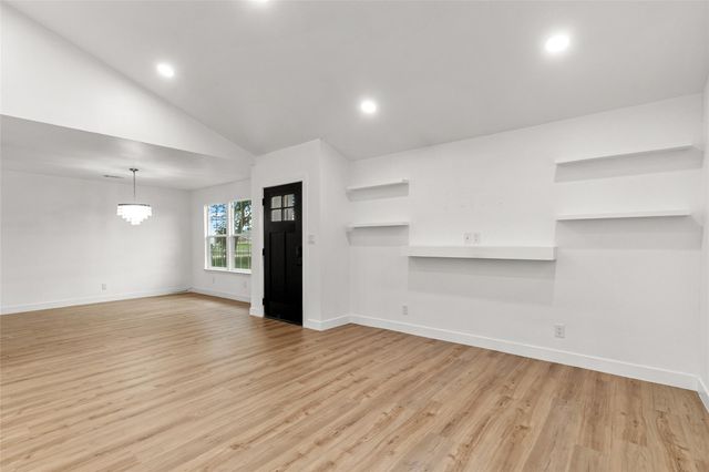 409 Avenue R, Marble Falls, TX 78654