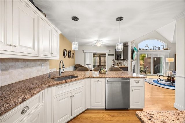 22 Prestwick Rd 22, Bourne, MA 02532