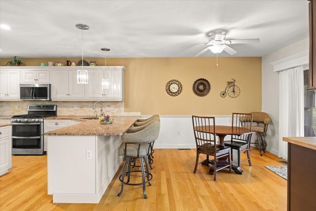 22 Prestwick Rd 22, Bourne, MA 02532