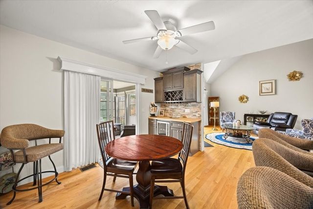 22 Prestwick Rd 22, Bourne, MA 02532