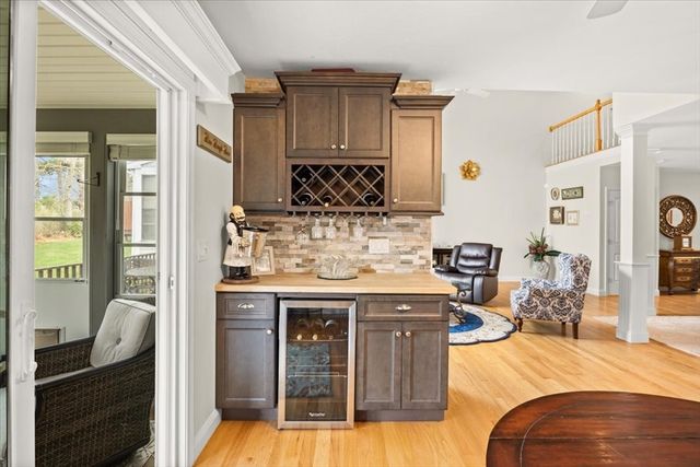 22 Prestwick Rd 22, Bourne, MA 02532