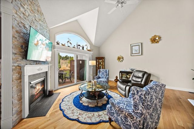 22 Prestwick Rd 22, Bourne, MA 02532