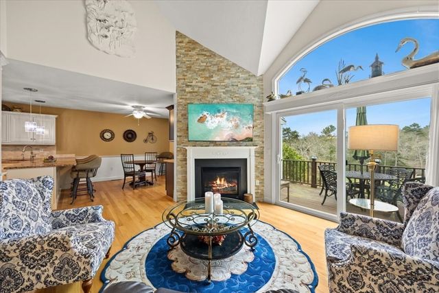 22 Prestwick Rd 22, Bourne, MA 02532