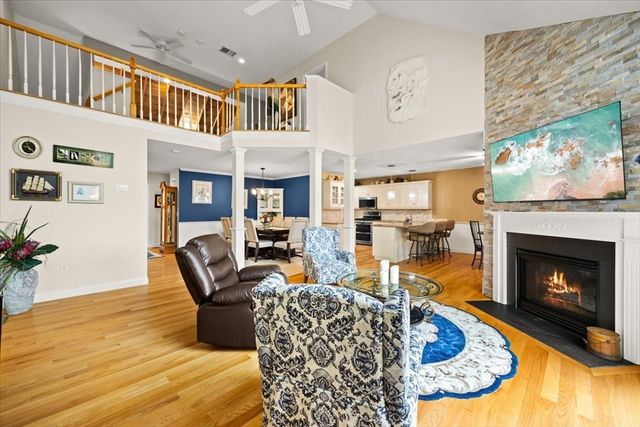 22 Prestwick Rd 22, Bourne, MA 02532