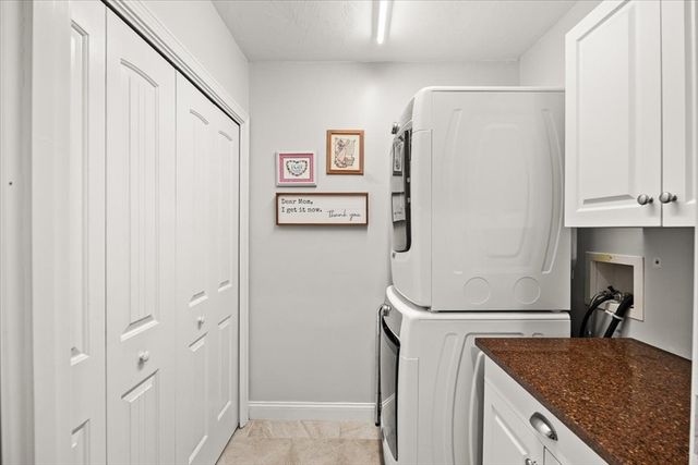 22 Prestwick Rd 22, Bourne, MA 02532