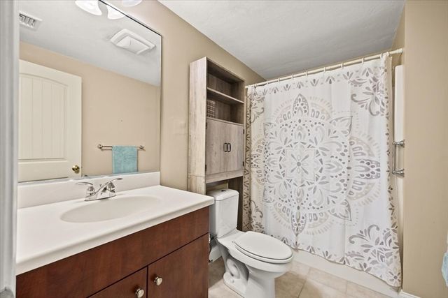 22 Prestwick Rd 22, Bourne, MA 02532