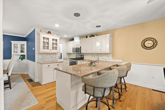 22 Prestwick Rd 22, Bourne, MA 02532