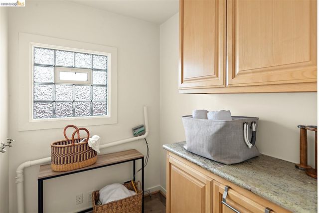 3292 Jordan Rd, Oakland, CA 94602