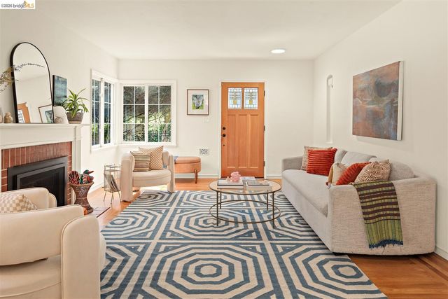 3292 Jordan Rd, Oakland, CA 94602