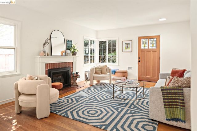 3292 Jordan Rd, Oakland, CA 94602