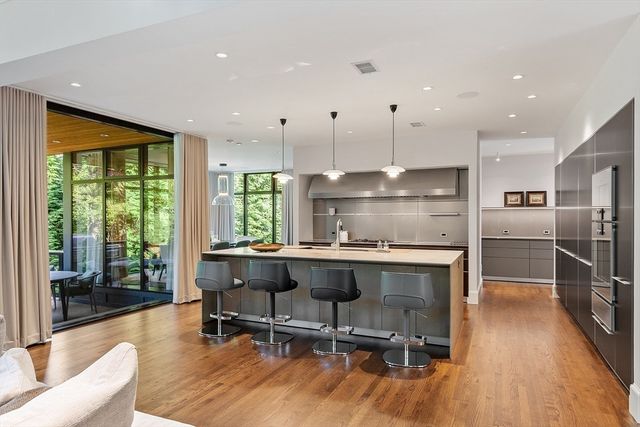 3 Wisteria Ln, Lexington, MA 02420