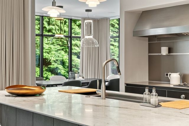 3 Wisteria Ln, Lexington, MA 02420