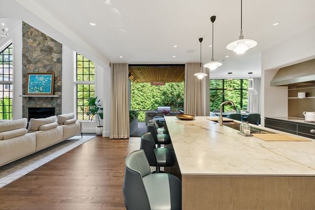 3 Wisteria Ln, Lexington, MA 02420