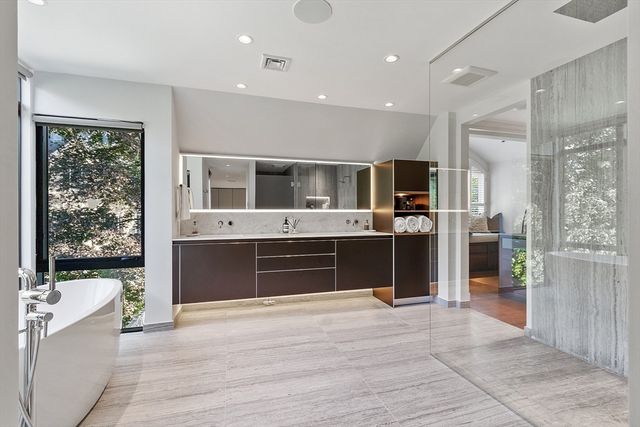 3 Wisteria Ln, Lexington, MA 02420