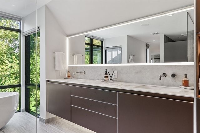 3 Wisteria Ln, Lexington, MA 02420