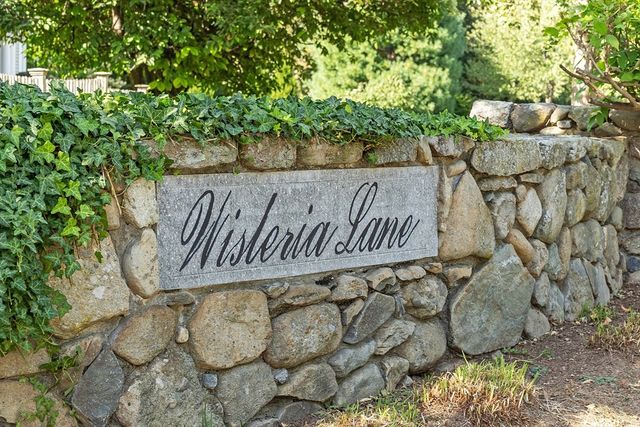 3 Wisteria Ln, Lexington, MA 02420