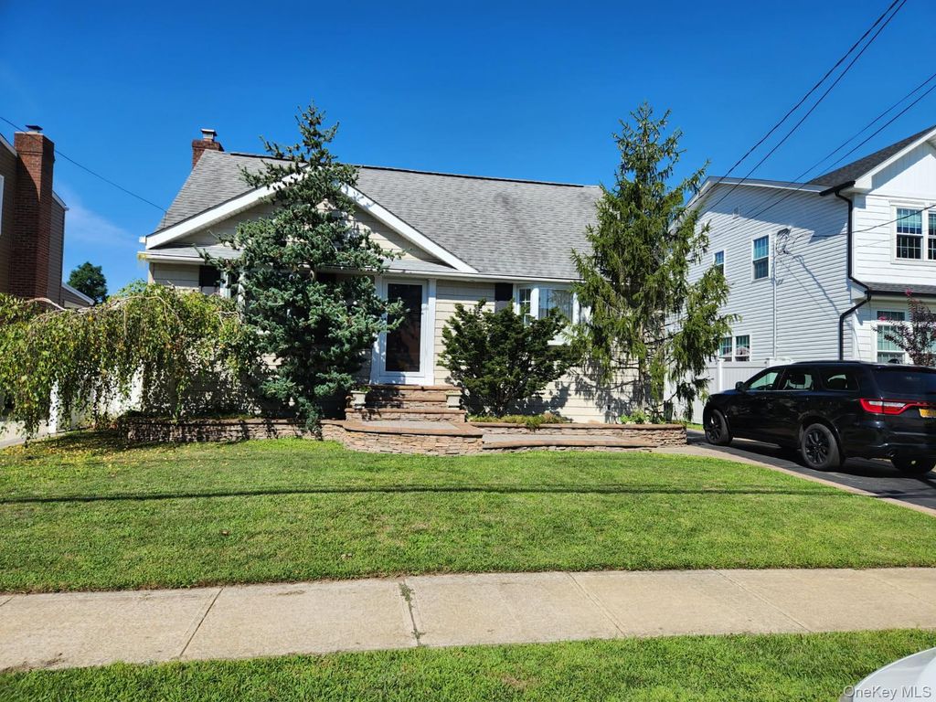 13 Metropolitan Avenue, North Bellmore, NY 11710