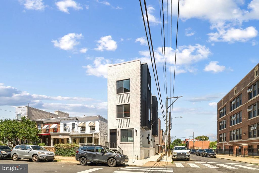 2053 E CUMBERLAND ST, PHILADELPHIA, PA 19125 — exterior