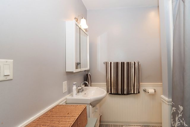 3013 Sue Ln NW, Cedar Rapids, IA 52405