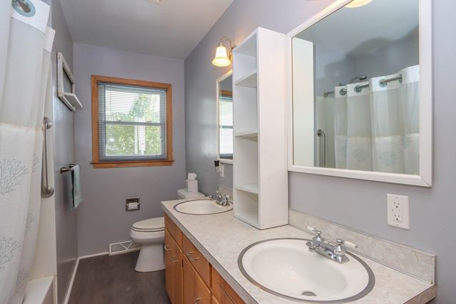 3013 Sue Ln NW, Cedar Rapids, IA 52405