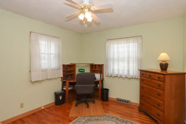 3013 Sue Ln NW, Cedar Rapids, IA 52405