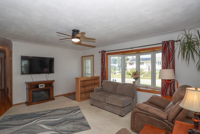 3013 Sue Ln NW, Cedar Rapids, IA 52405