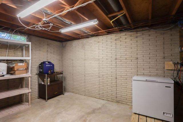 3013 Sue Ln NW, Cedar Rapids, IA 52405