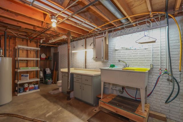 3013 Sue Ln NW, Cedar Rapids, IA 52405