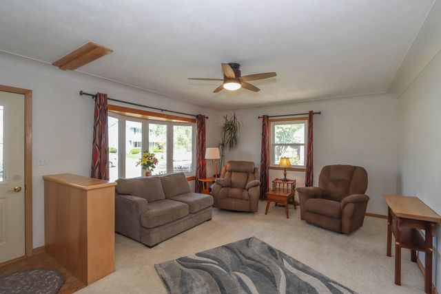 3013 Sue Ln NW, Cedar Rapids, IA 52405