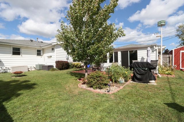 3013 Sue Ln NW, Cedar Rapids, IA 52405