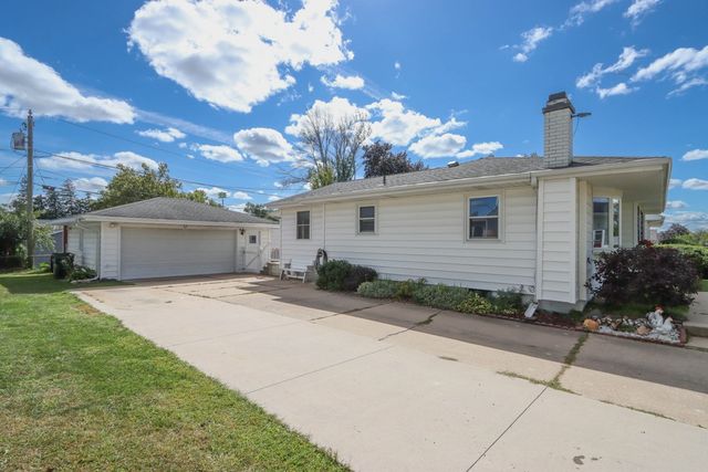 3013 Sue Ln NW, Cedar Rapids, IA 52405