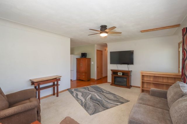 3013 Sue Ln NW, Cedar Rapids, IA 52405